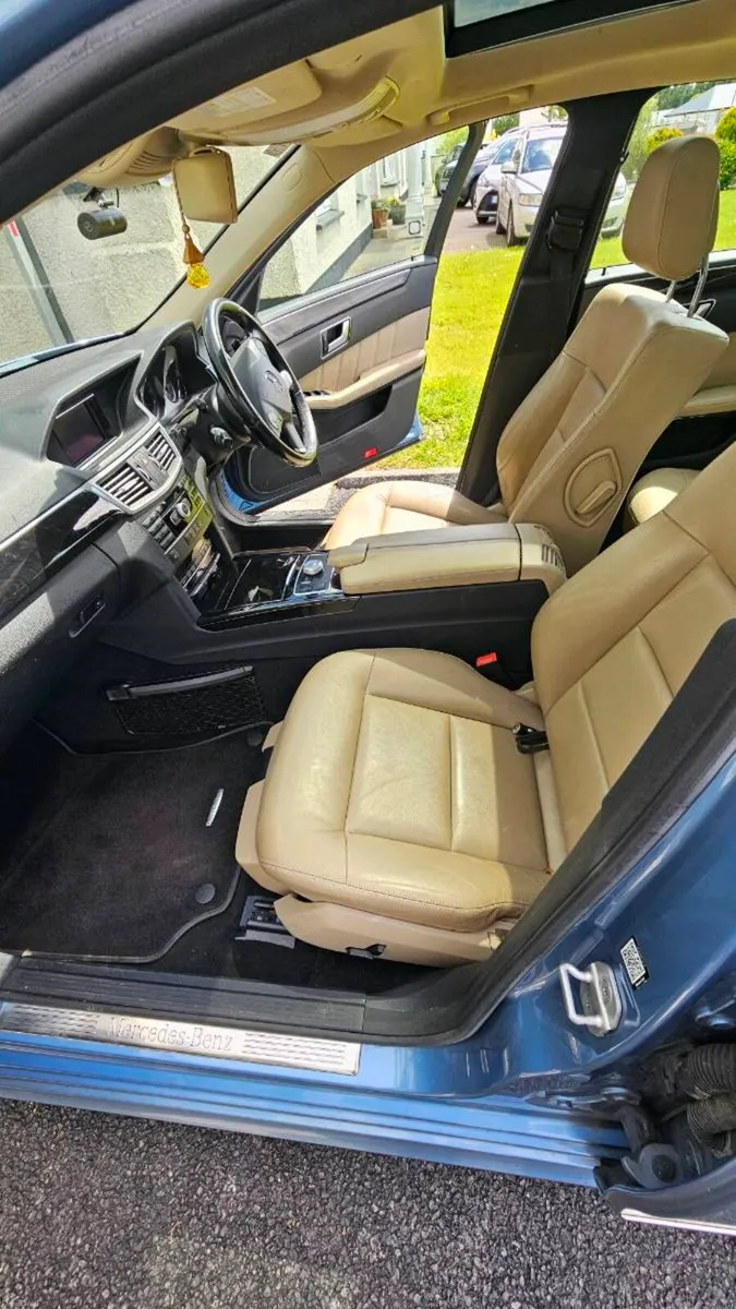 Mercedes E250 - Image 4