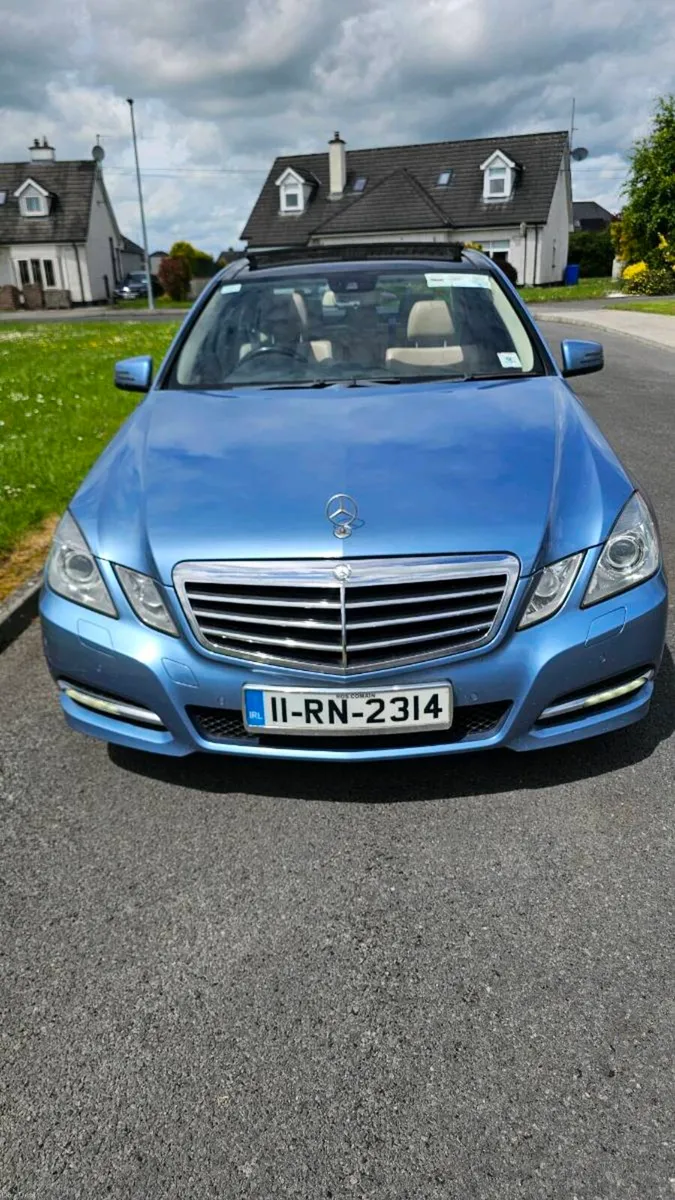 Mercedes E250 - Image 2