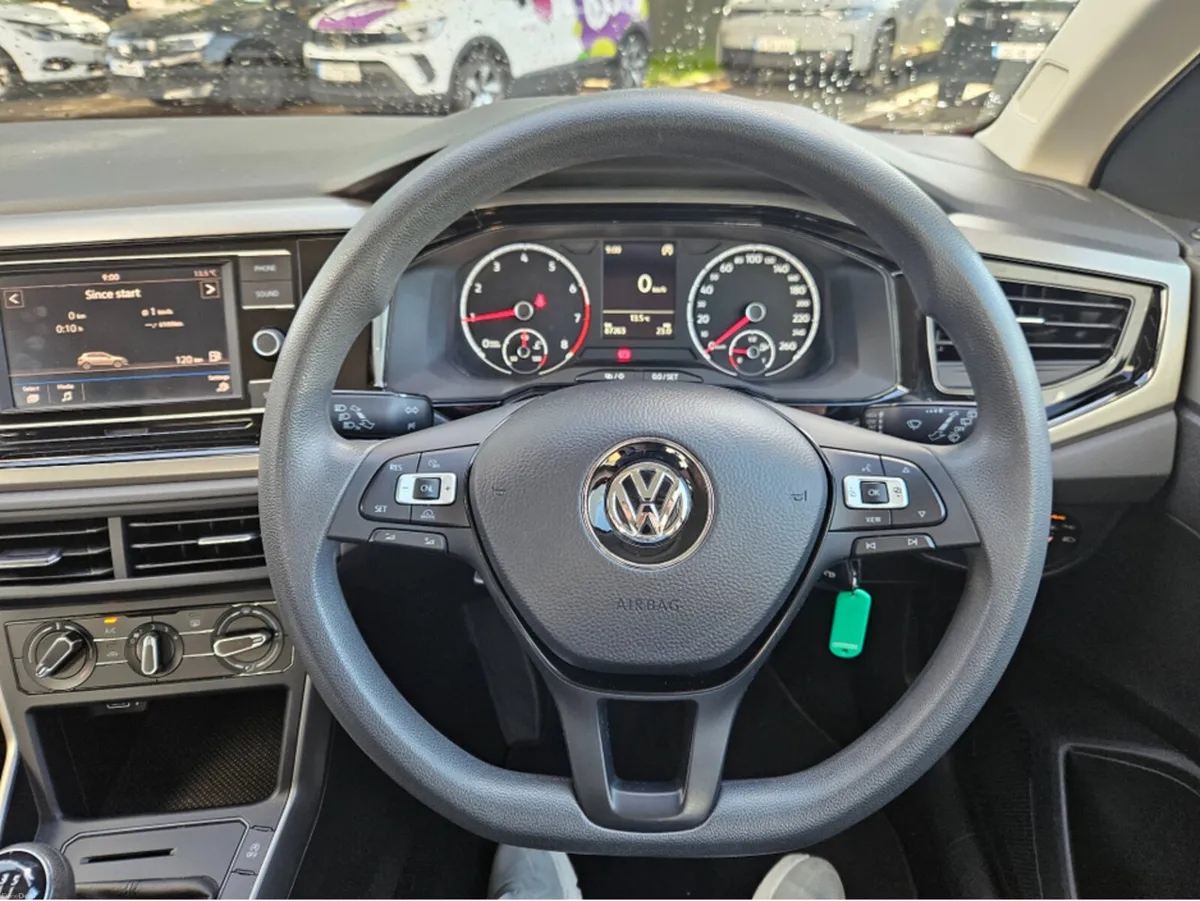 Volkswagen Polo LE 1.0 MANUAL 5SPEED 65HP 5DR - Image 3