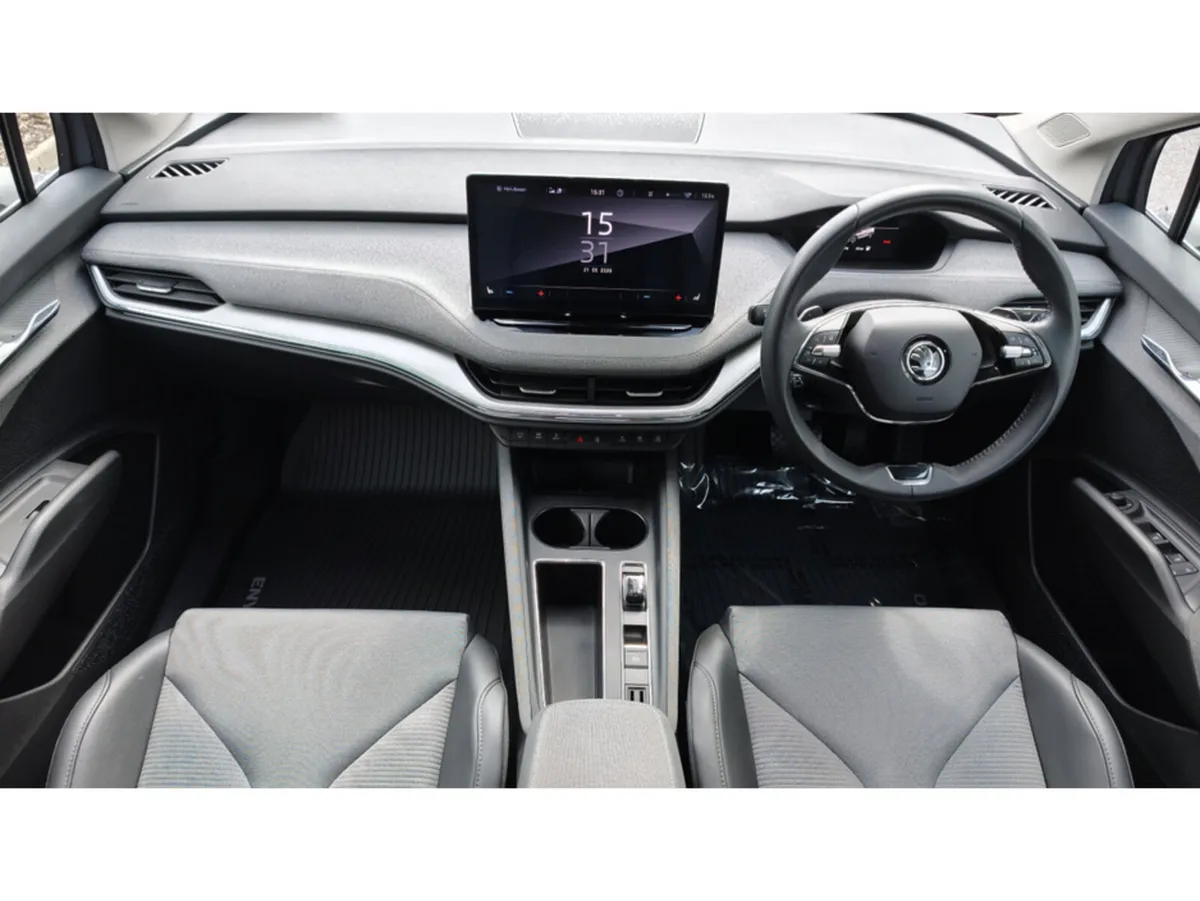 Skoda Enyaq IV 80- AS NEW WITH CERTIFIED SKODA BAT - Image 3