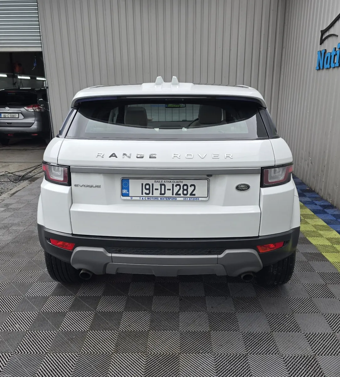 2019 Range Rover 2.0 Si4 PHEV Evoque - Image 4