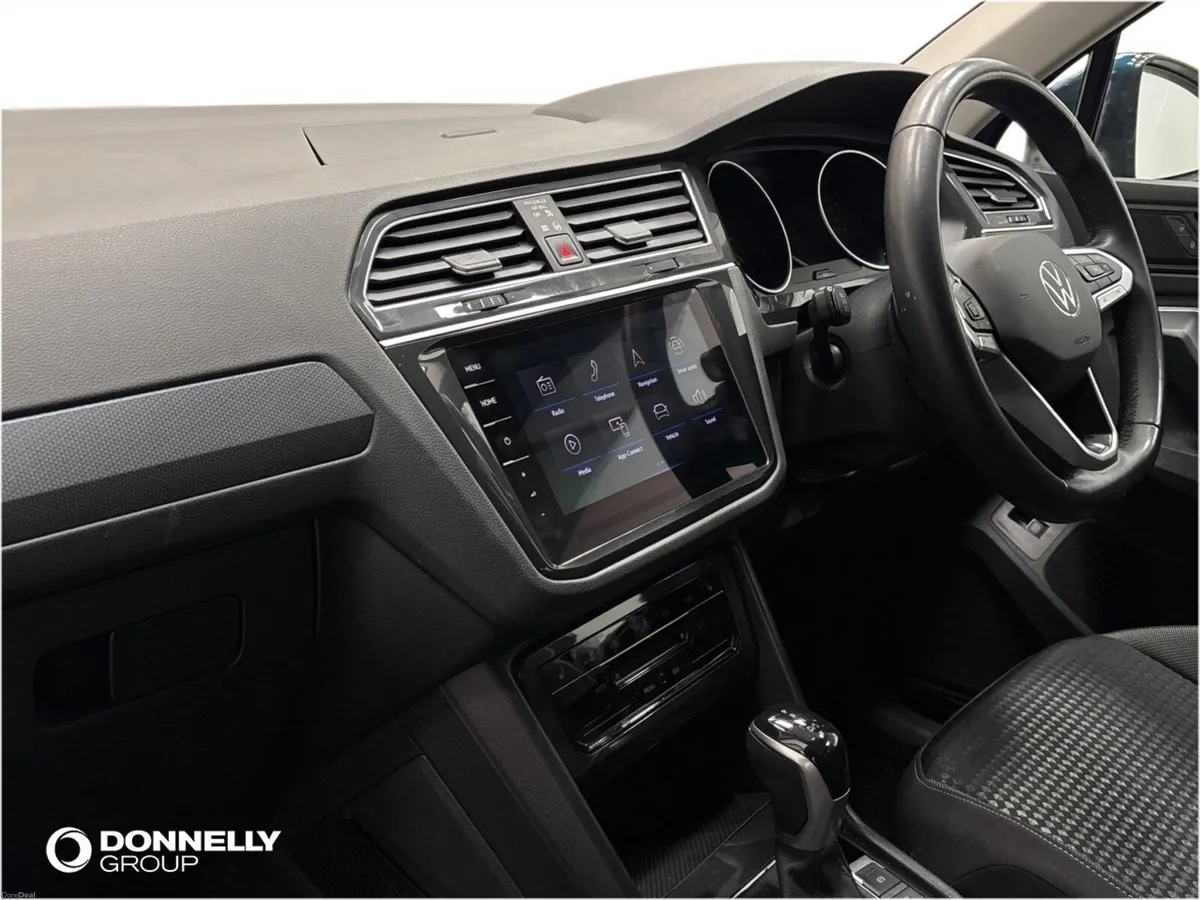 Volkswagen Tiguan Estate Special Edition Active - Image 2
