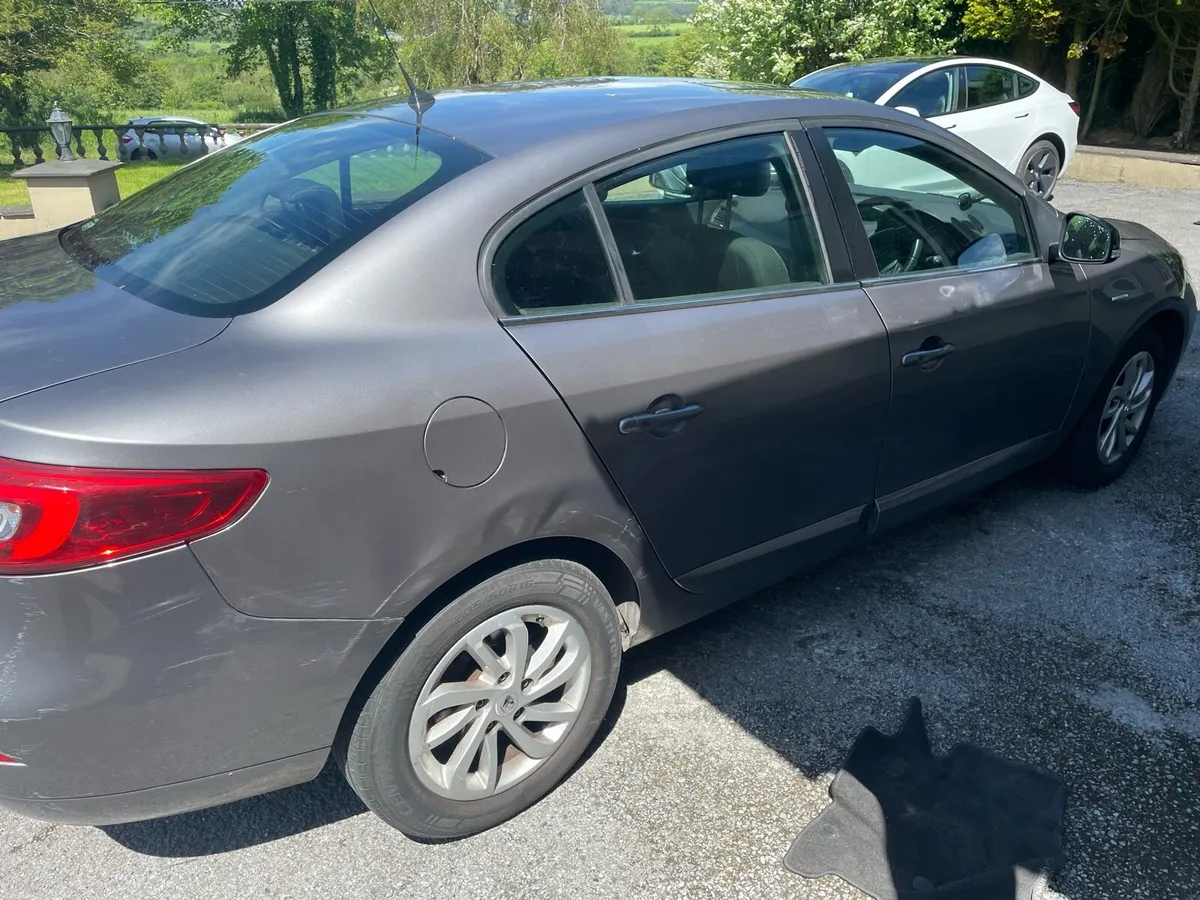 2015 Renault fluence limited edition - Image 4