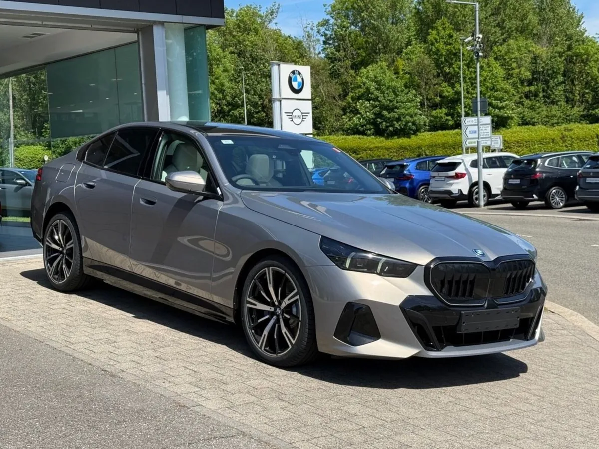 BMW 5-Series 530e M Sport Pro Sunroof - Image 1