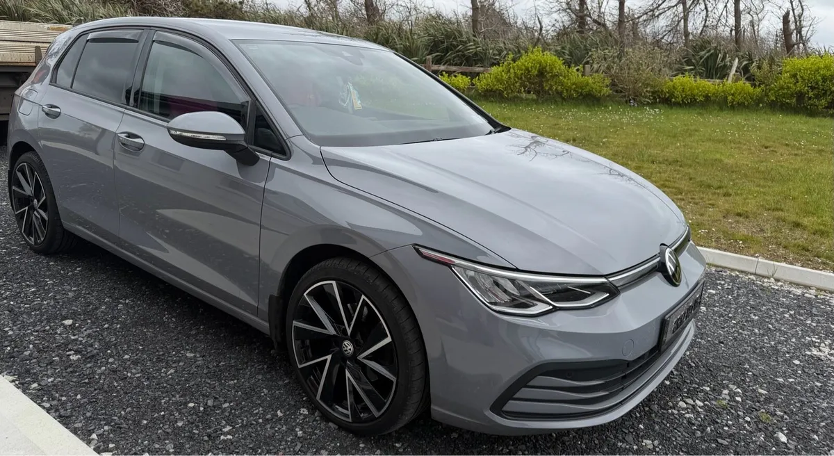 2022 Volkswagen Golf - Image 2