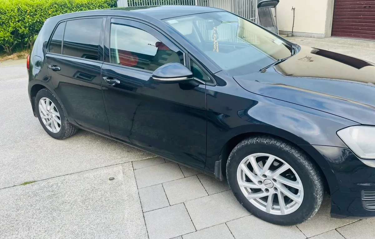 2014 TDI Bluemotion VW Golf - Image 2