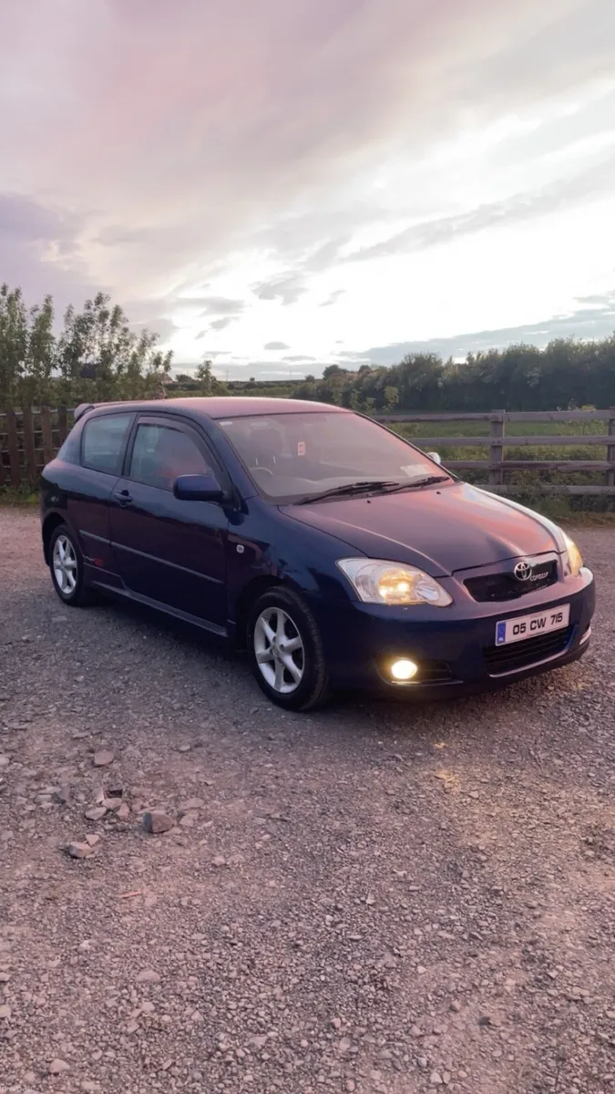 2005 Toyota Corolla - Image 2