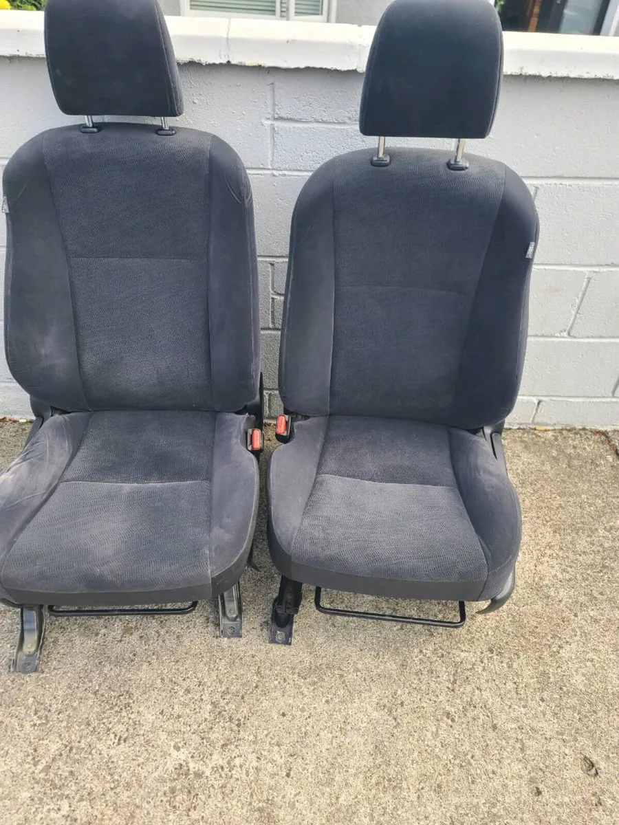 Landcruiser seats