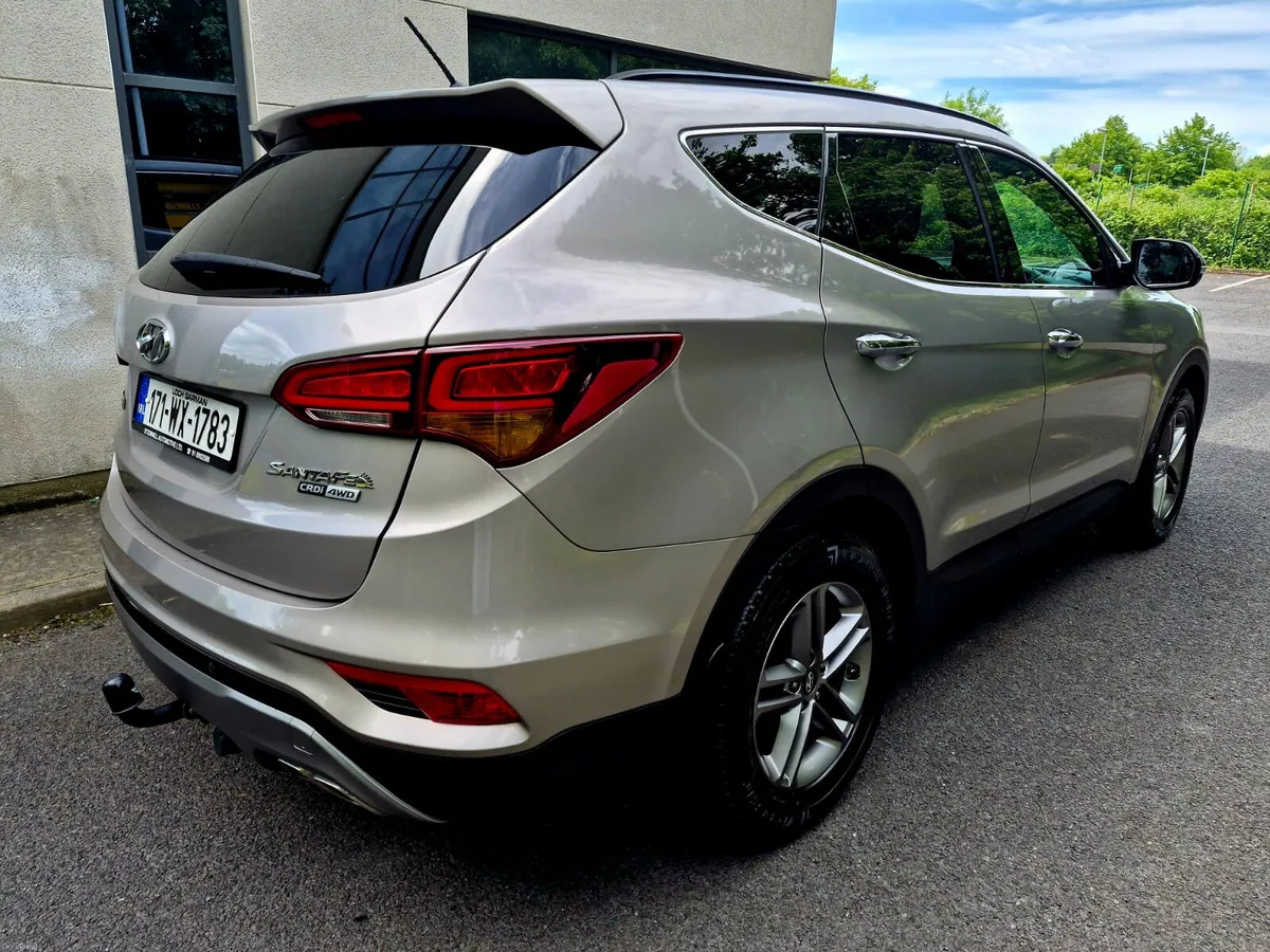 2017 HYUNDAI SANTA FE EXECUTIVE 7 SEATER  AWD - Image 4