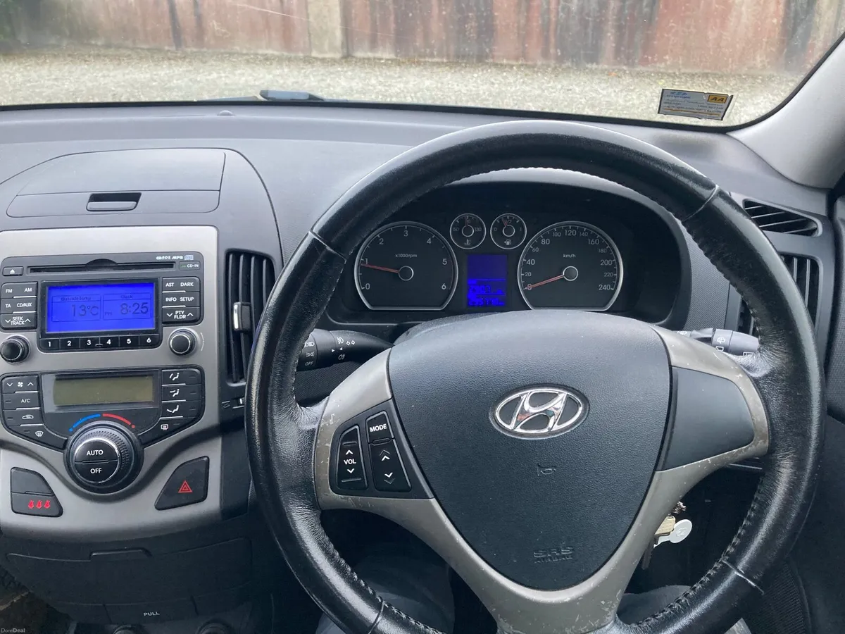 Hyundai i30 2010 - Image 2