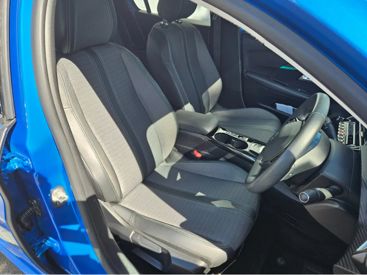 Peugeot 208 E ALLURE PACK 136BHP 50 KWH - Image 6