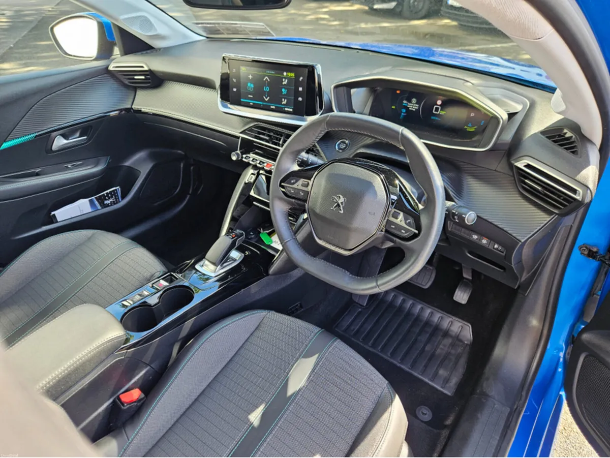 Peugeot 208 E ALLURE PACK 136BHP 50 KWH - Image 3