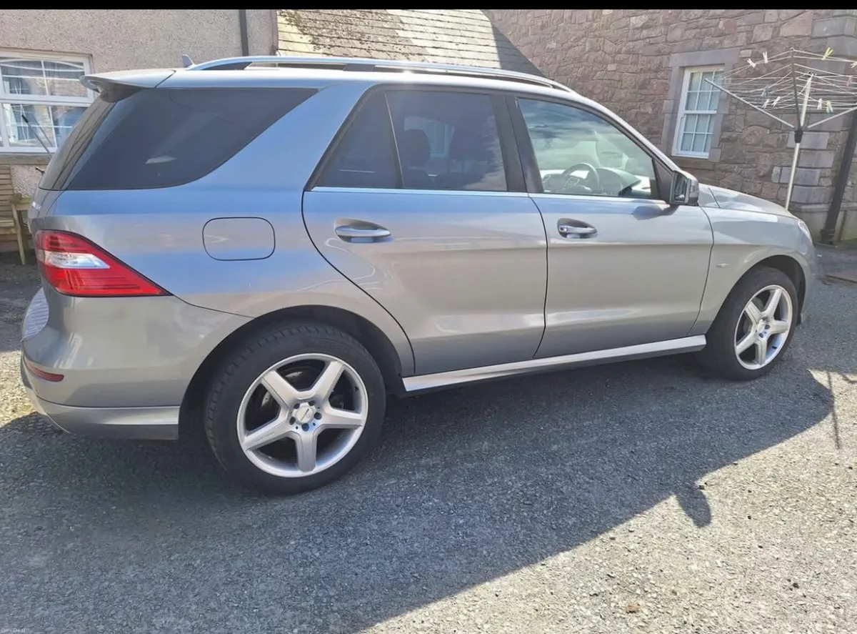 Car - Image 4