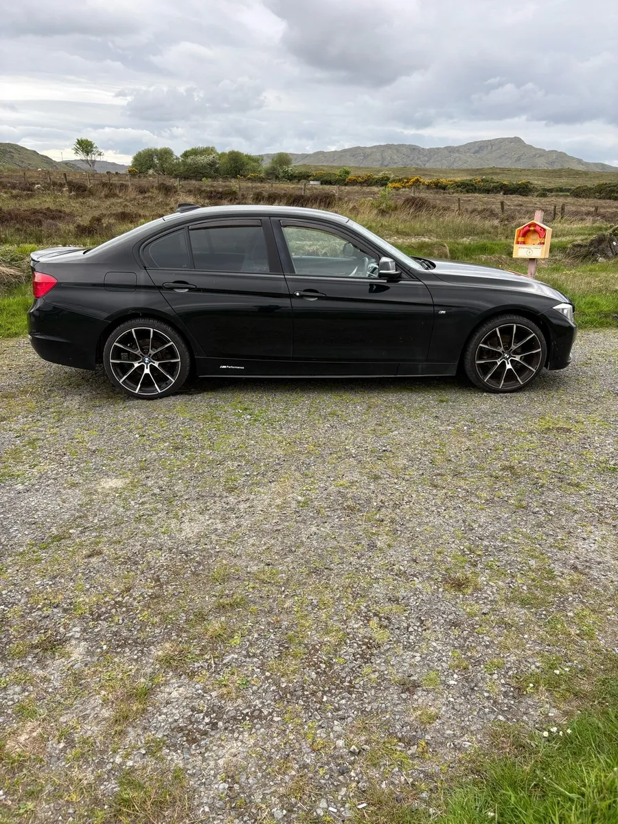BMW 320d - Image 1