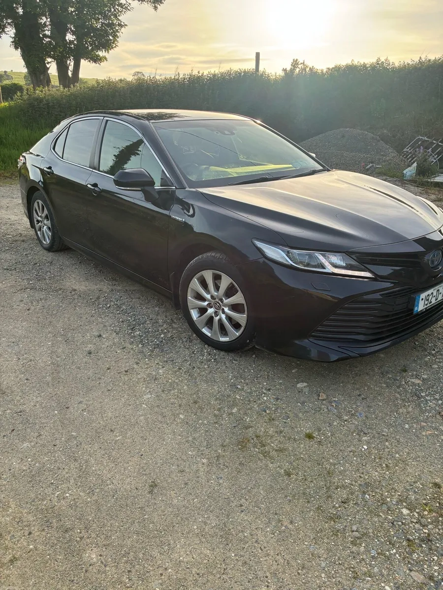 192 Toyota Camry Hybrid - Image 3