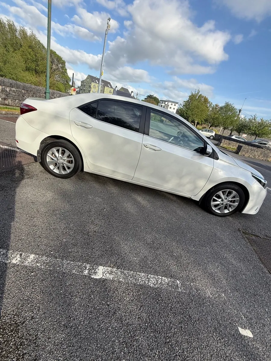 **FRESH NCT** 2014 Toyota Corolla Luna Pearl White - Image 6