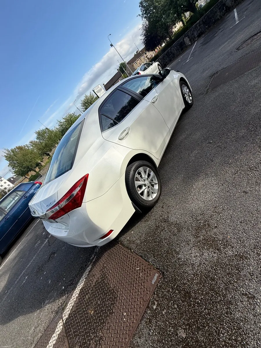 **FRESH NCT** 2014 Toyota Corolla Luna Pearl White - Image 5