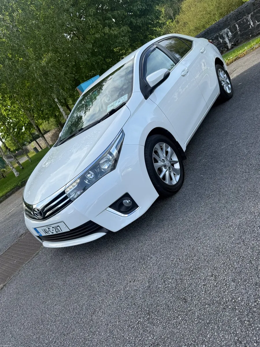 2014 Toyota Corolla Luna Pearl White - Image 1