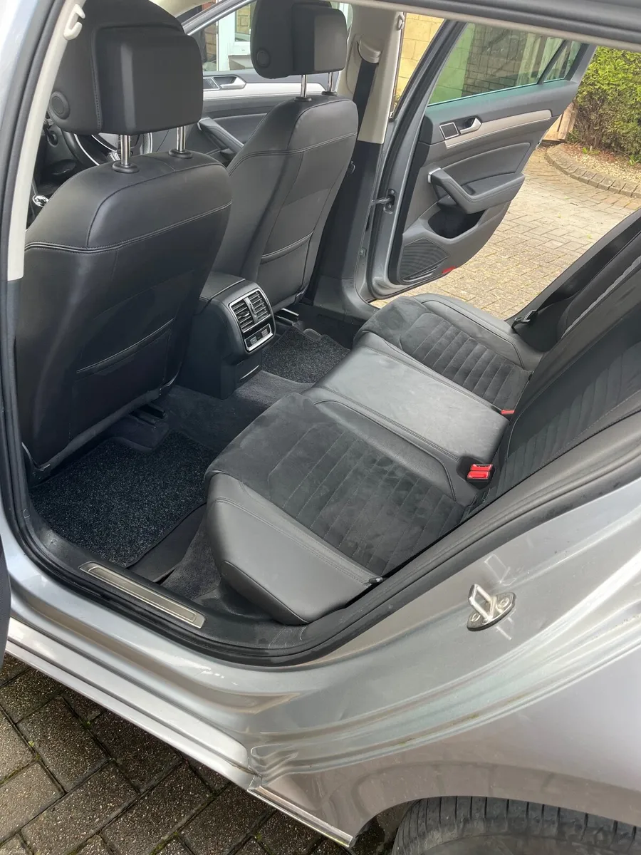 Volkswagen Passat 2019 - Image 4