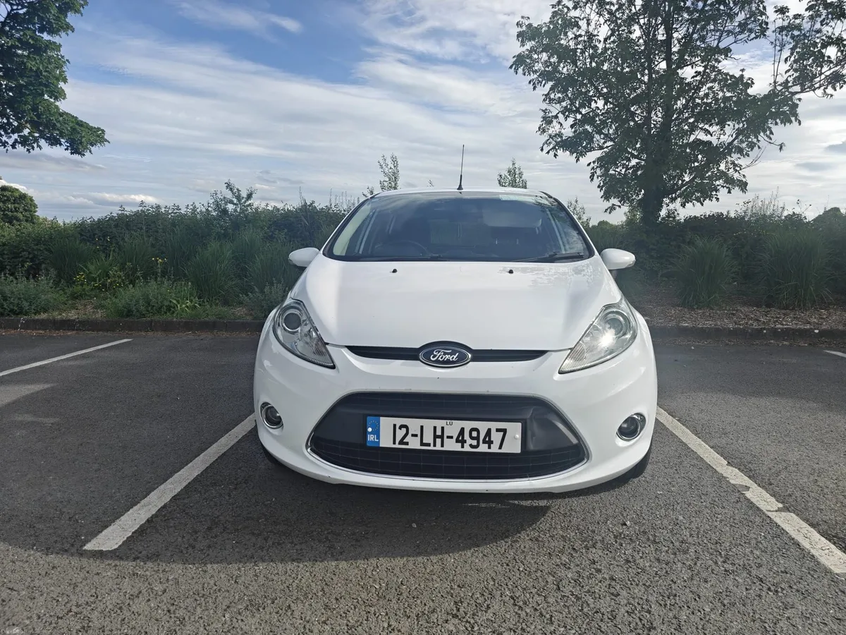 2012 Ford fiesta - Image 2