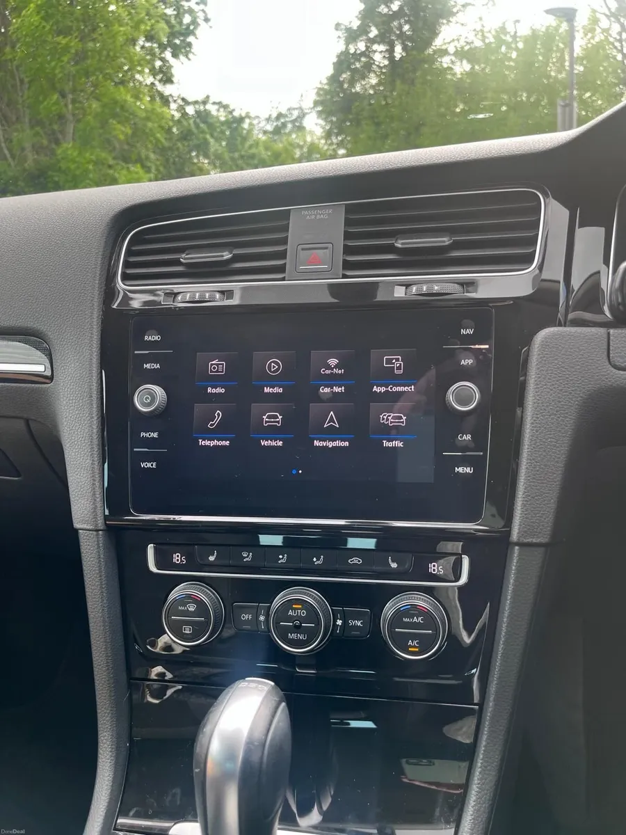 Volkswagen Golf 2017 - Image 2
