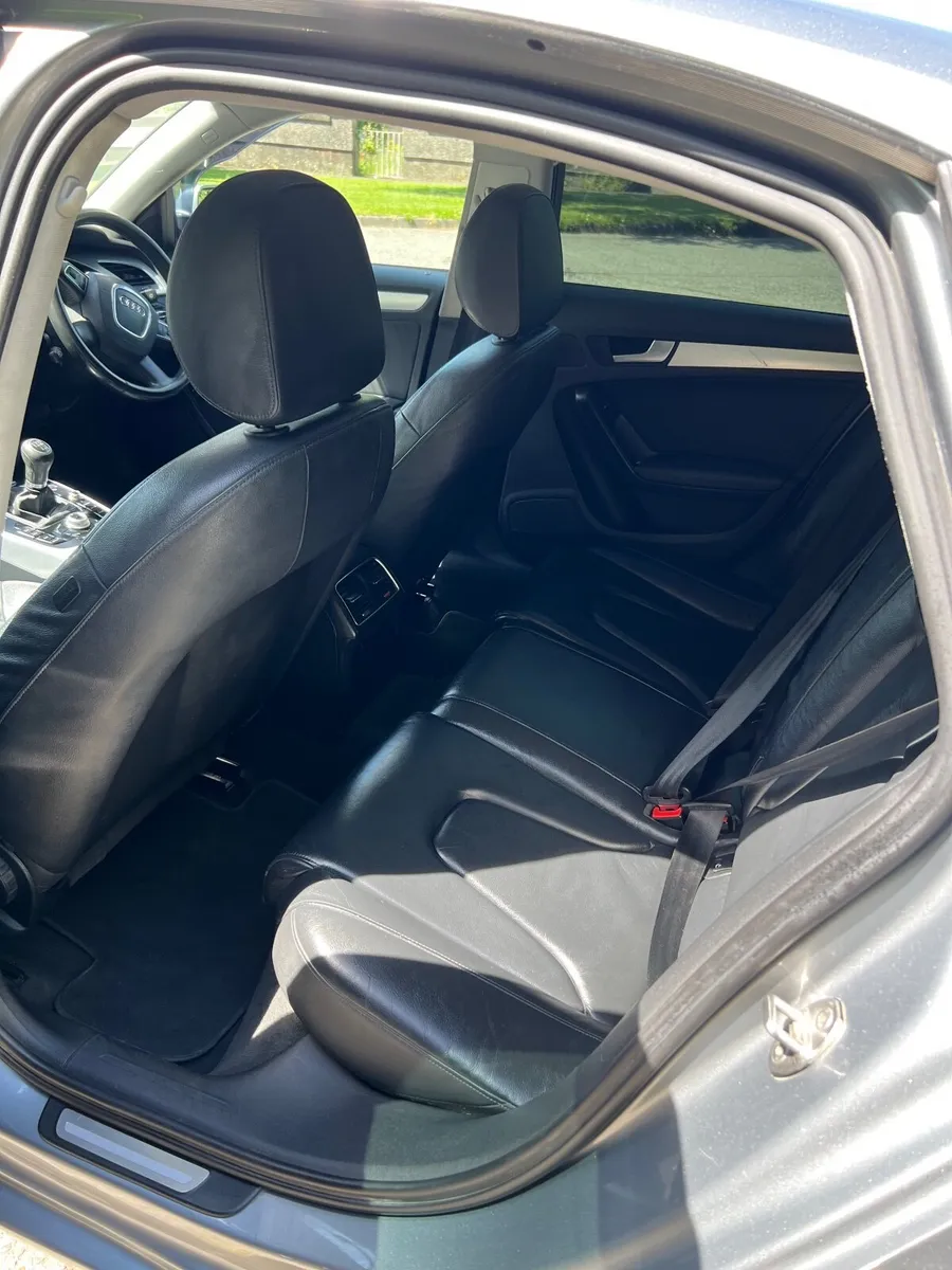Audi A4 2011 - Image 2