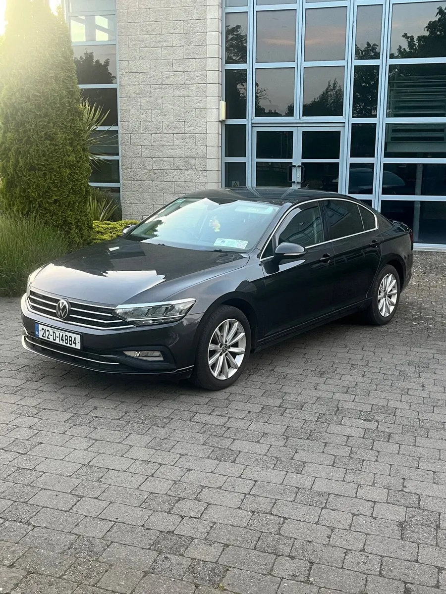212 Volkswagen Passat - Image 1