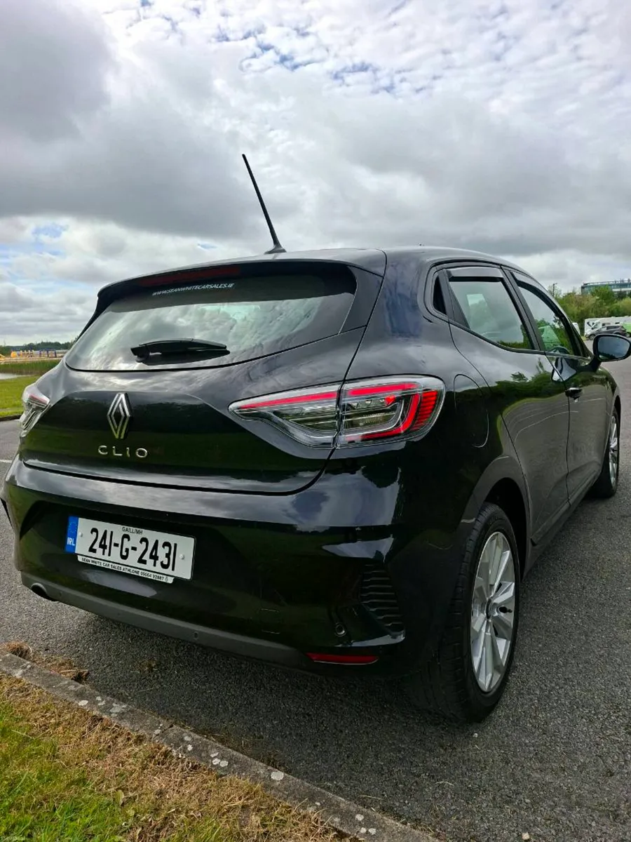 Renault clio 1.0 petrol 2024 - Image 4