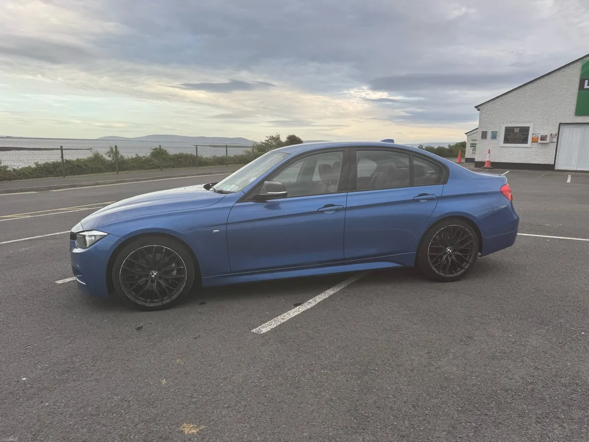 BMW 330d M Sport 2013 Estoril Blue - Red Interior - Image 5