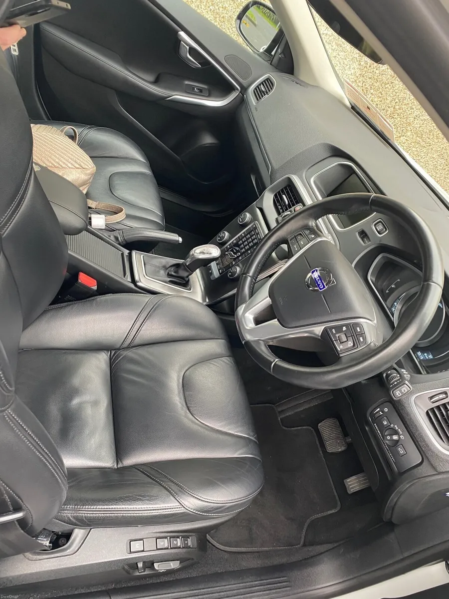 Volvo V40 2013 - Image 2