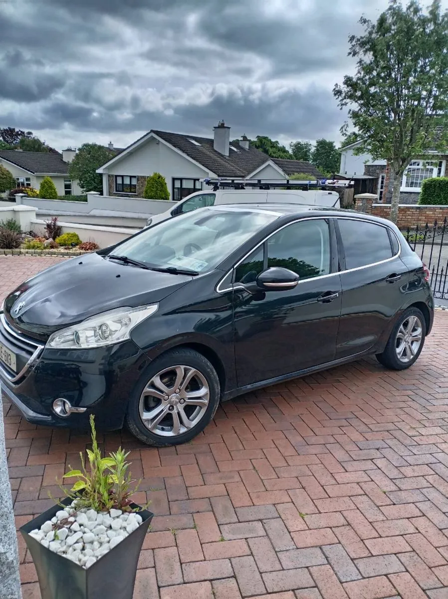 Peugeot 208 - Image 1