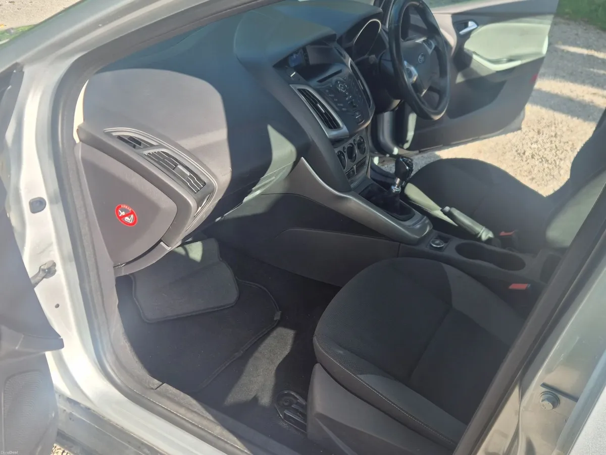Ford Focus 2011 - Image 3