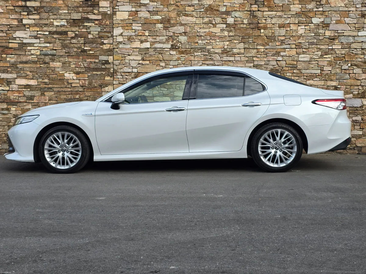 181 Toyota Camry 2.5 Hybrid - Image 3
