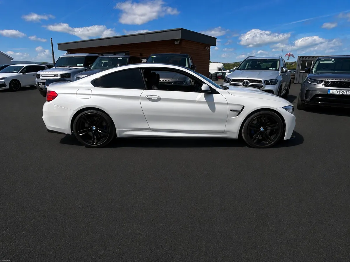 161 BMW M4 F82 DCT LOW KMS MINERAL WHITE - Image 2