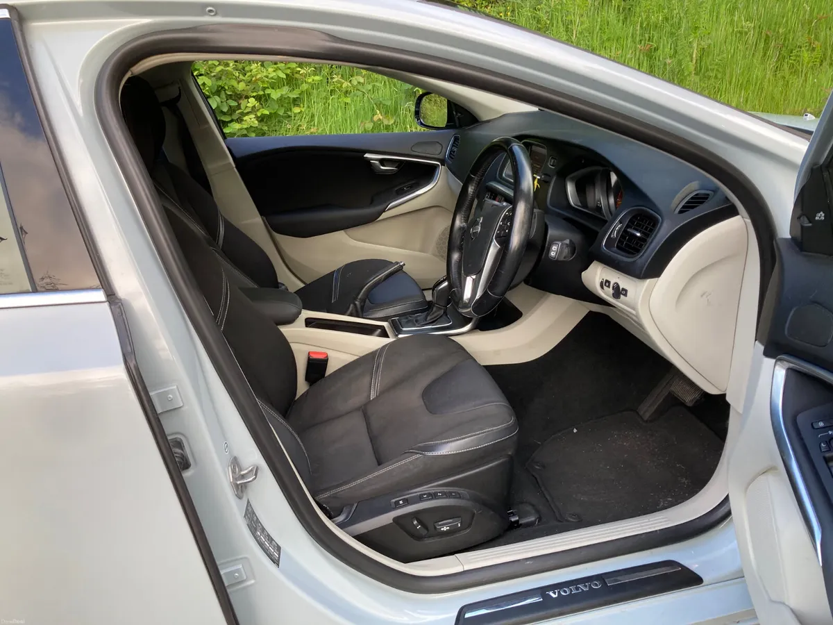 2013 Volvo V40 1.6 Petrol Automatic Low Klm - Image 4