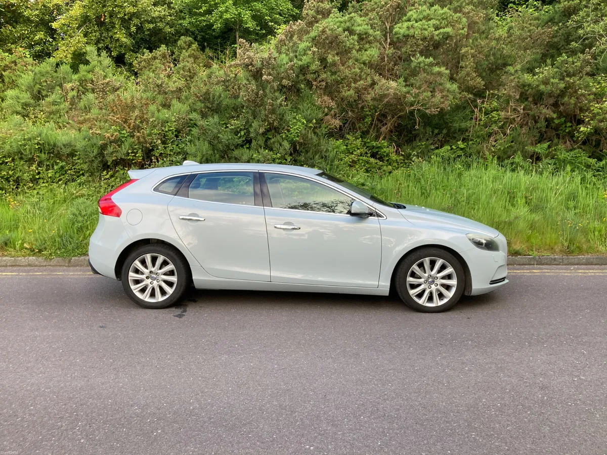 2013 Volvo V40 1.6 Petrol Automatic Low Klm - Image 2