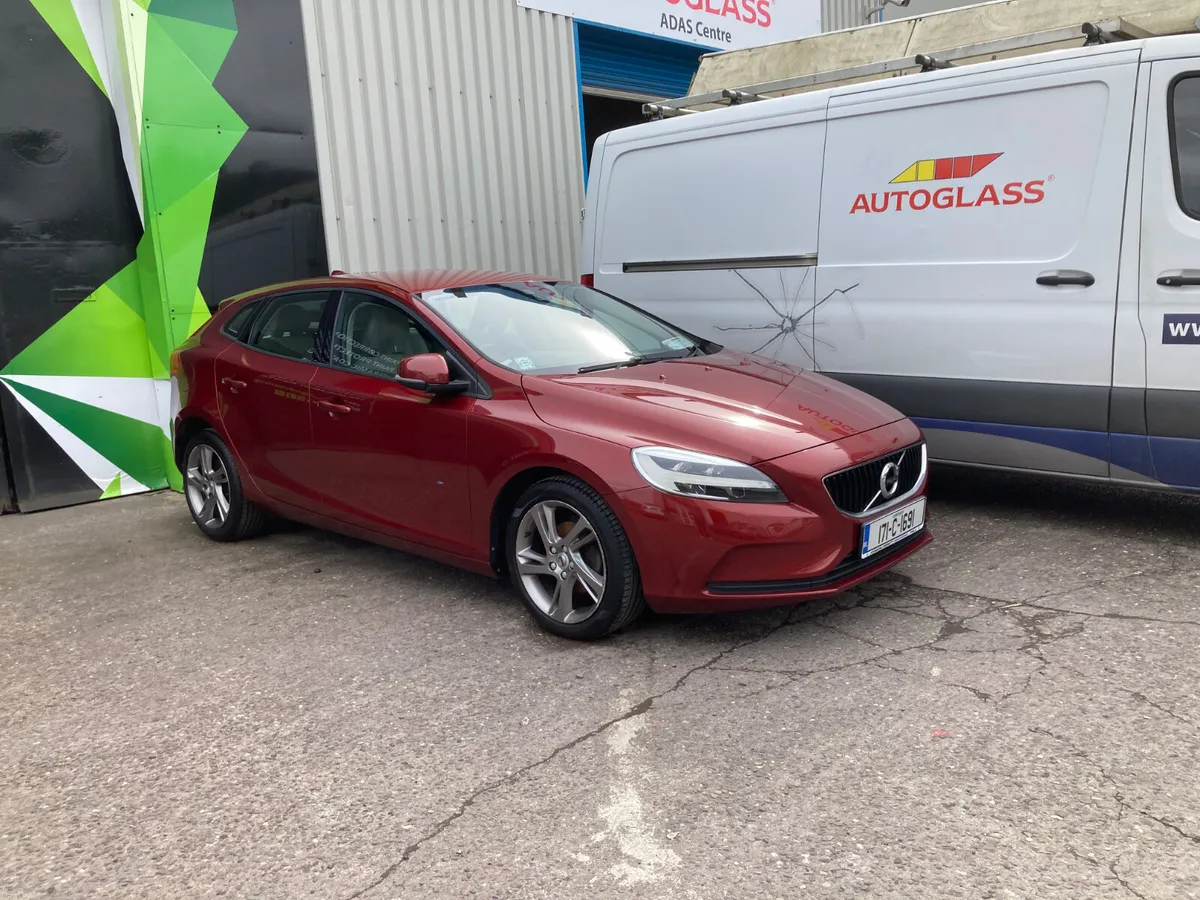 2017 Volvo V40 2.0 Diesel Momentum Edition - Image 1
