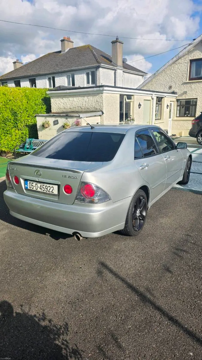 Lexus IS 200 - Image 2