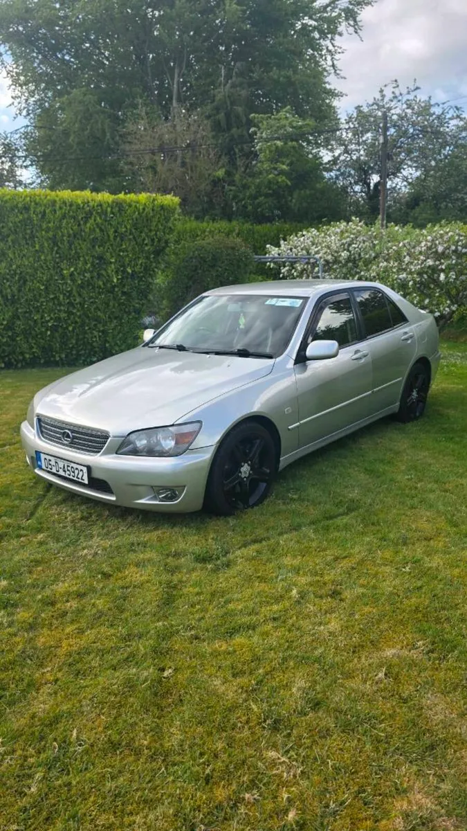 Lexus IS 200 - Image 4