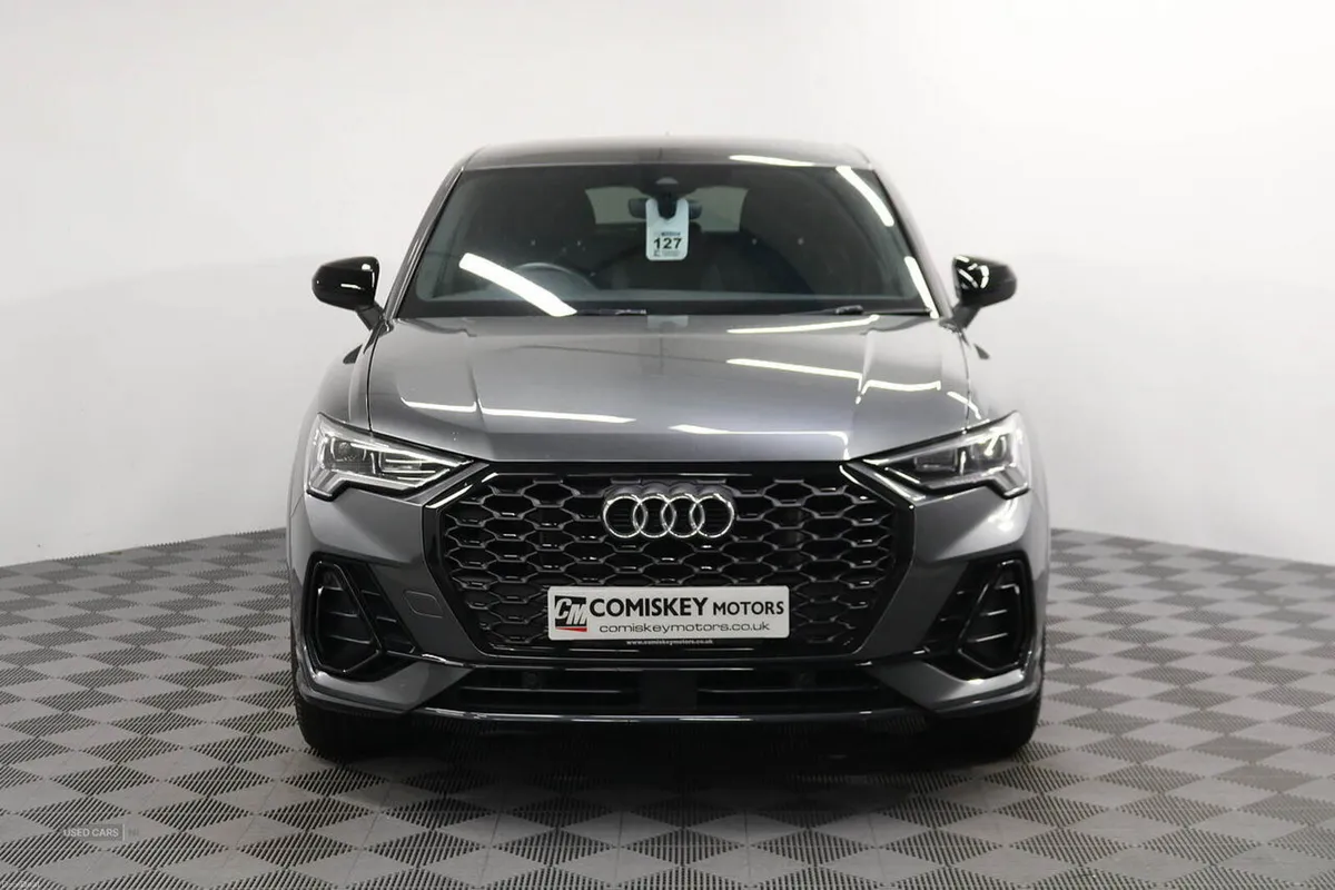 Audi Q3 TFSIe Vorsprung - Image 2