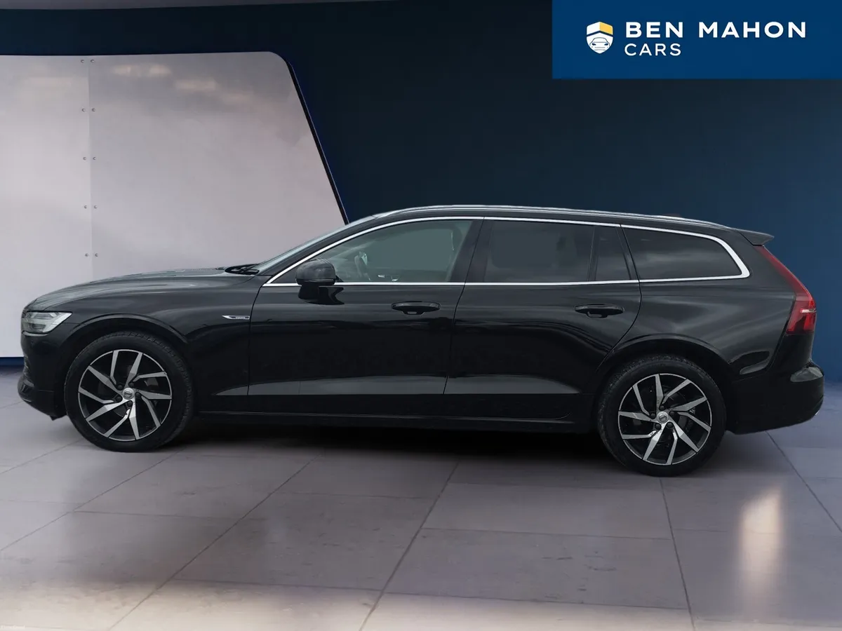 Volvo V60 Momentum Automatic - Image 2