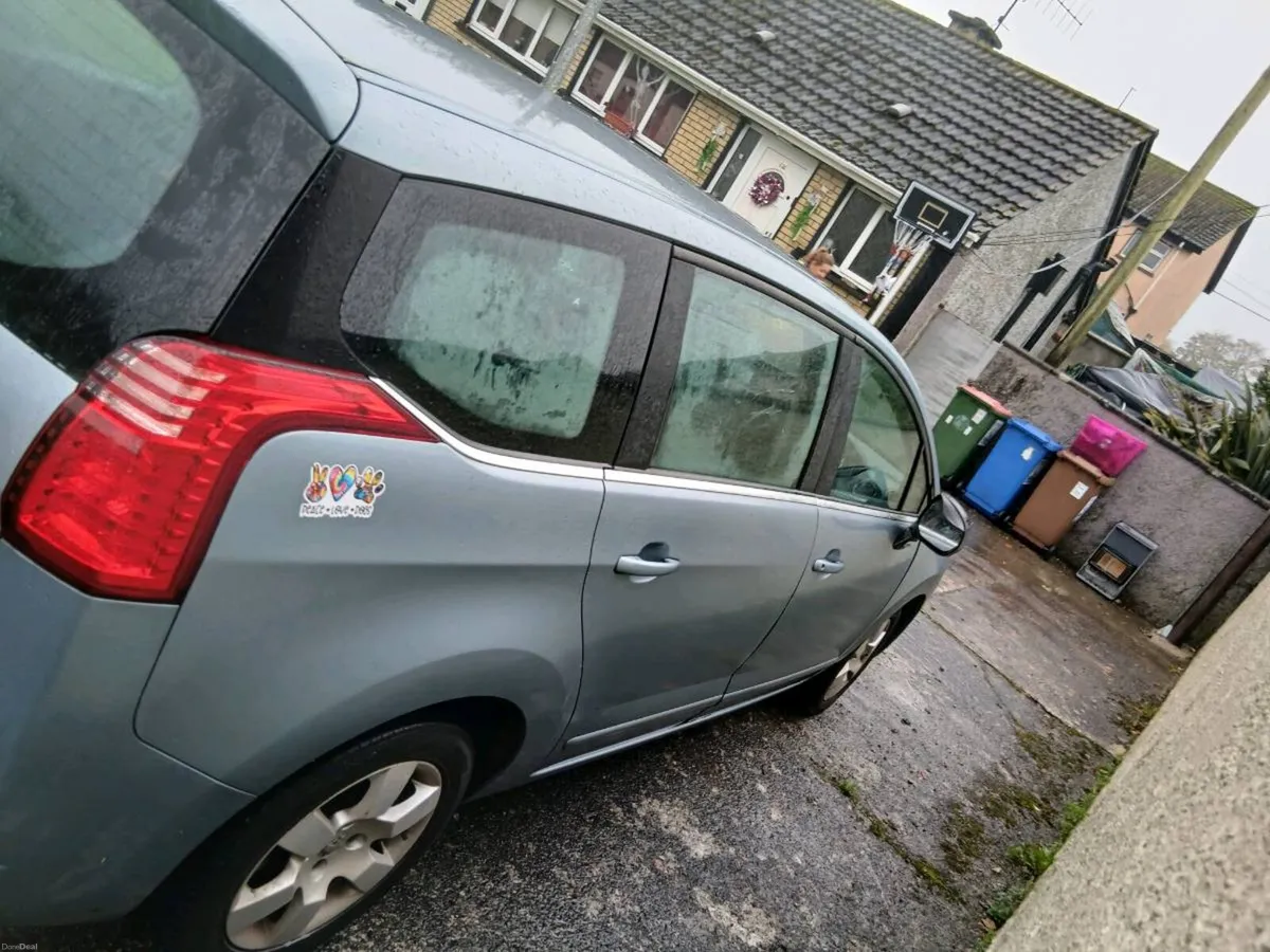 Automatic Peugeot 7 seats - Image 3