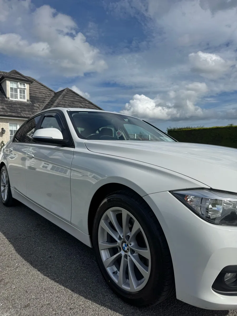 BMW 318i - Image 2