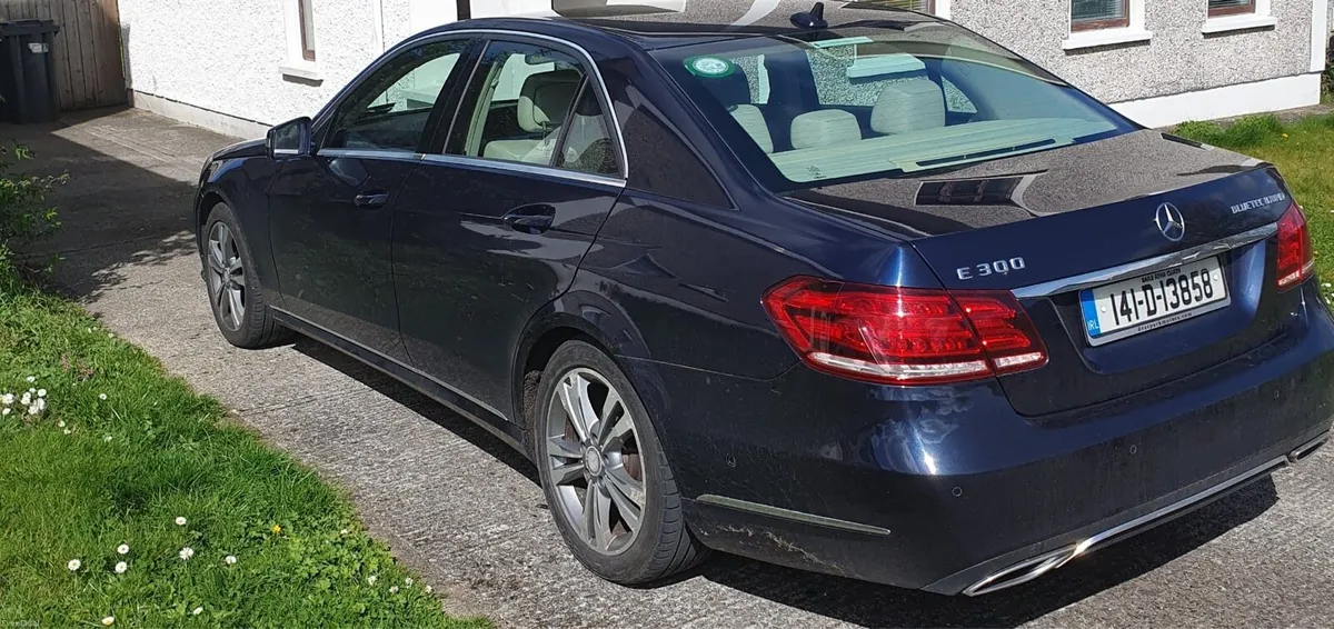 Mercedes E-300 - Image 4