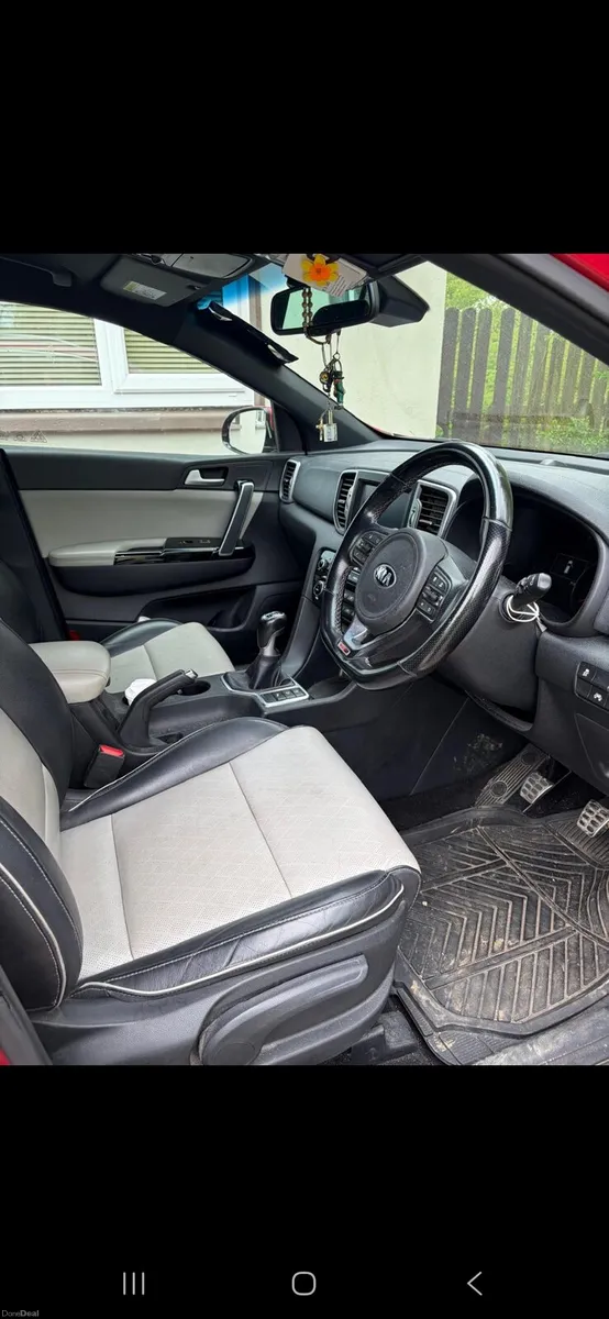 Car - Image 6