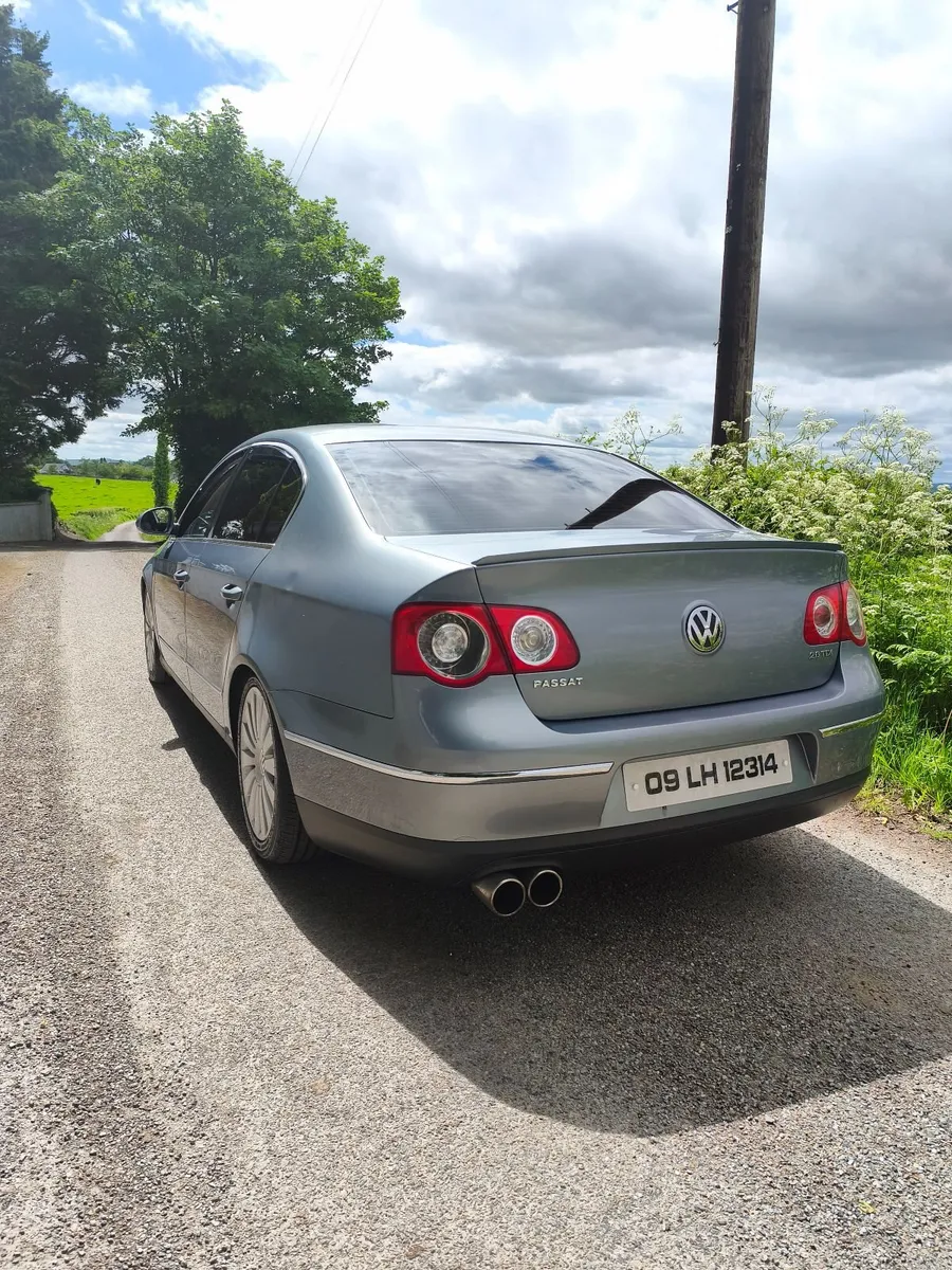 Volkswagen Passat 2009 - Image 1