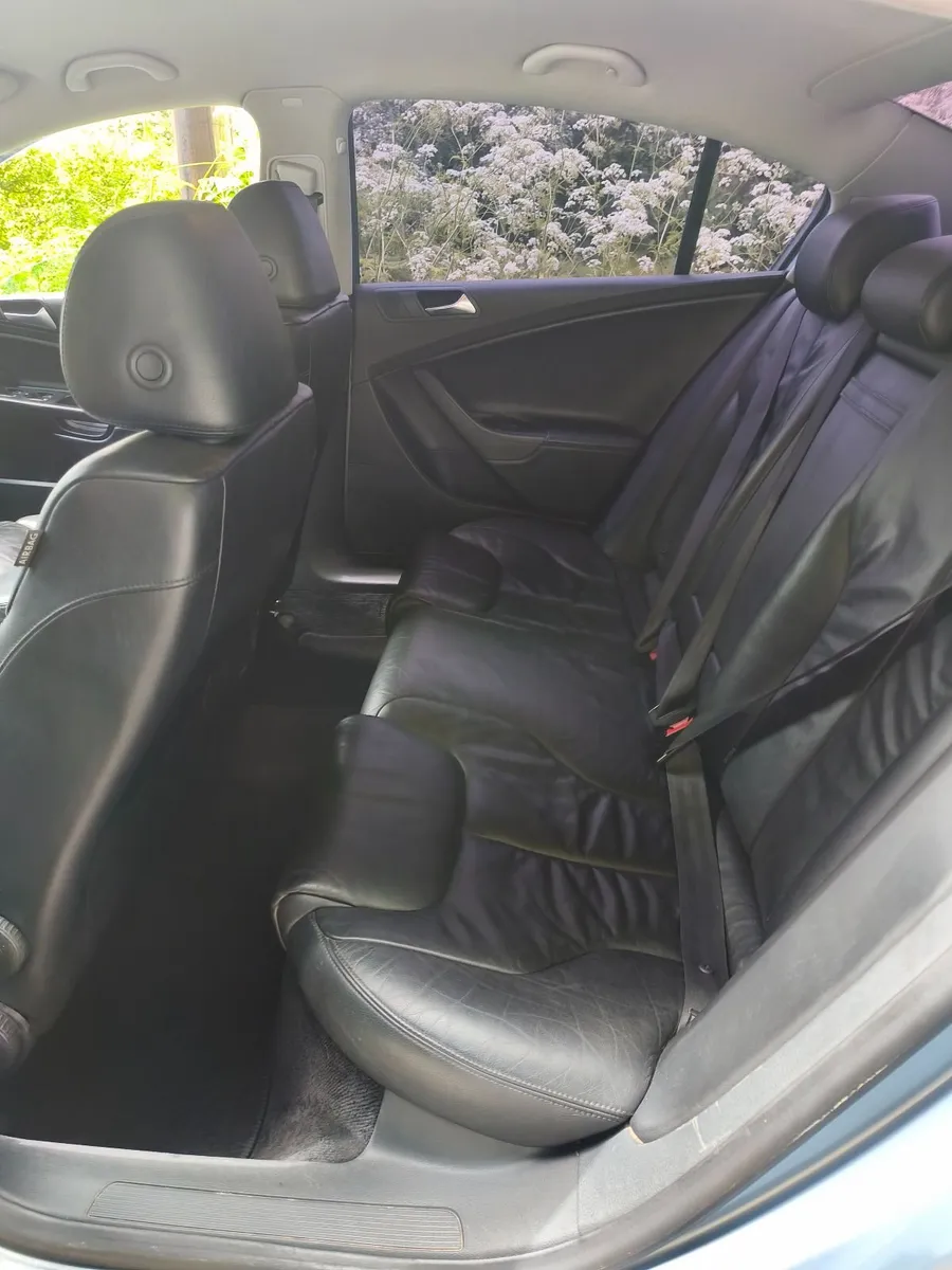 Volkswagen Passat 2009 - Image 3
