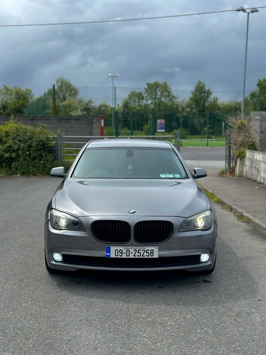 730D BMW 2009 - Image 2