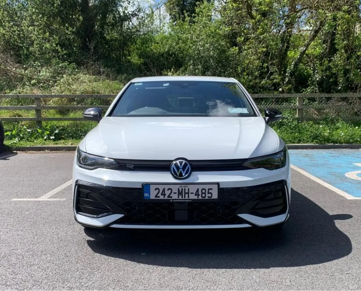 242 VW Golf R-Line 1.5 TSI 150HP - High Spec - Image 4