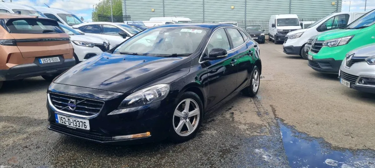 Volvo V40 - Image 1